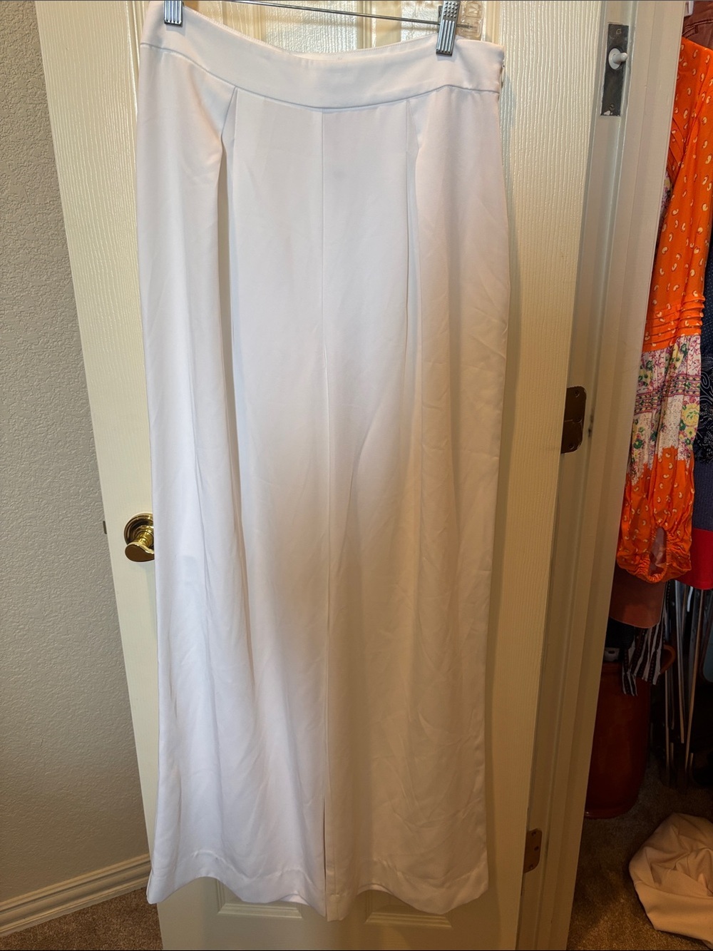 NWT BCBGMAXAZRIA Women's Front Pleated Wide-Leg Pants - White / Gardenia sz 8